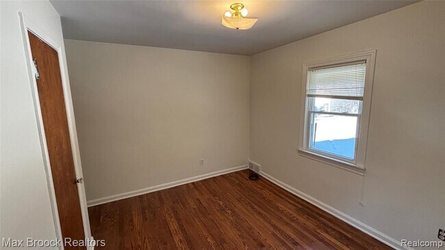 Building Photo - 2405 Pembroke Rd