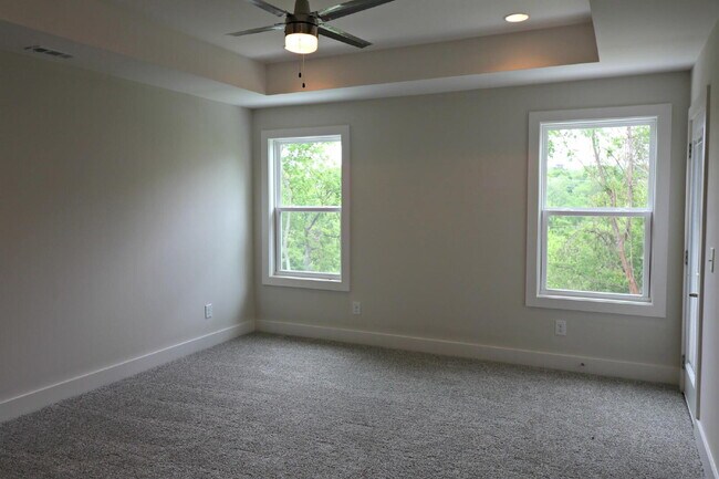 Building Photo - Spacious 4-Bedroom home minutes walk from the park!