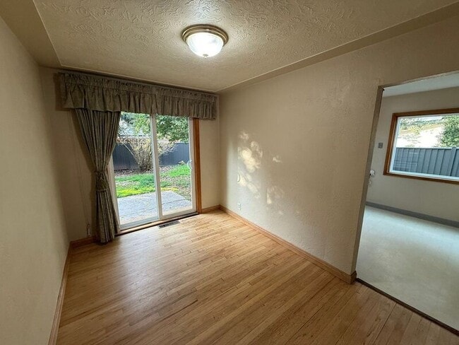 Building Photo - 595 18th St NE