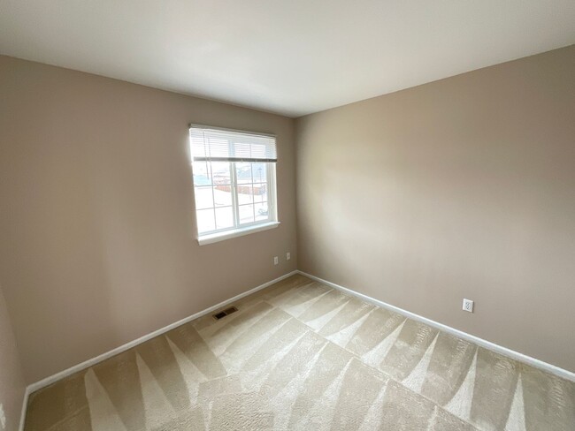 Building Photo - 4 Bedroom Home Available Near Black Forest...
