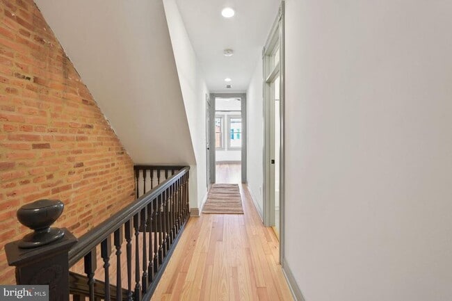 Building Photo - 740 S Linwood Ave