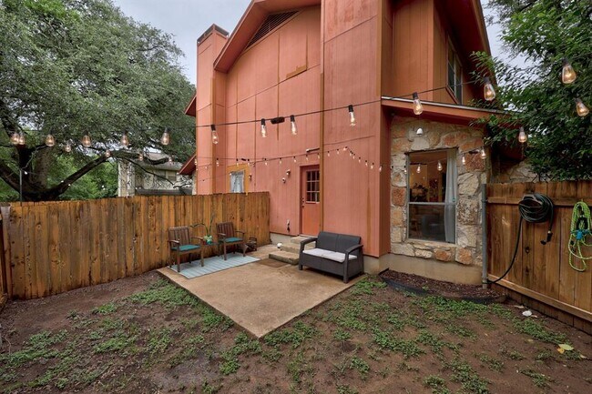Building Photo - 9100 Mountain Ridge Dr