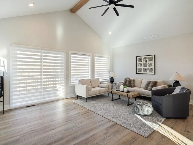Building Photo - Spacious 4-Bedroom Home in Quiet Polk City...