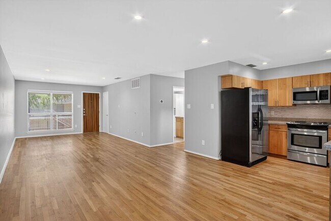 Building Photo - 4616 W Lovers Ln
