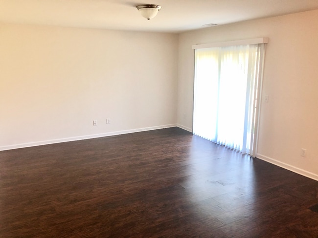 Building Photo - 60 Hasty Point Rd