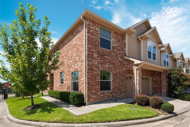 Building Photo - 11003 Paterno Dr