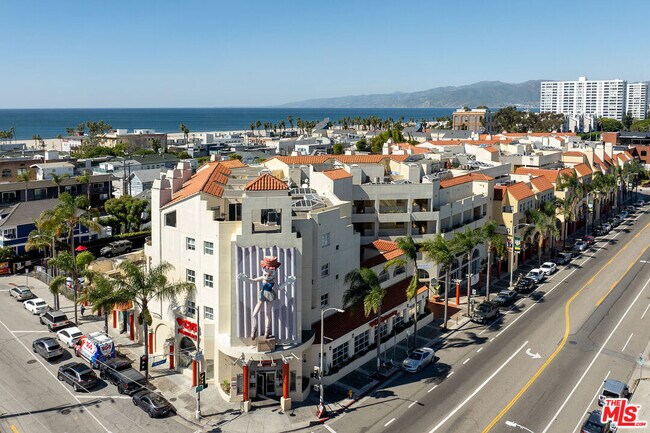 Building Photo - 245 Main St