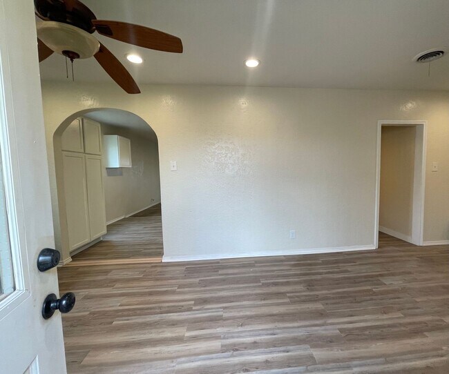 Building Photo - Updated 3/1.5 in Gables Neighborhood