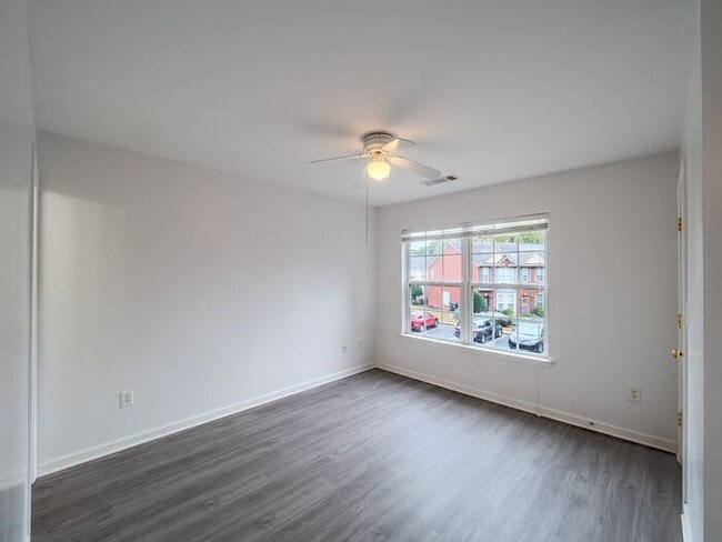 Building Photo - 1607 Cove Creek Cir