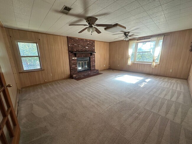 Building Photo - 115 Dawn Dr