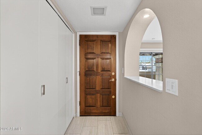 Building Photo - 7557 N Dreamy Draw Dr