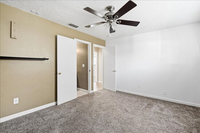 Building Photo - 2944 Calle Del Sol Way