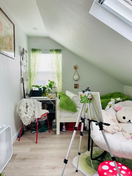 Building Photo - 1347 W 23rd St