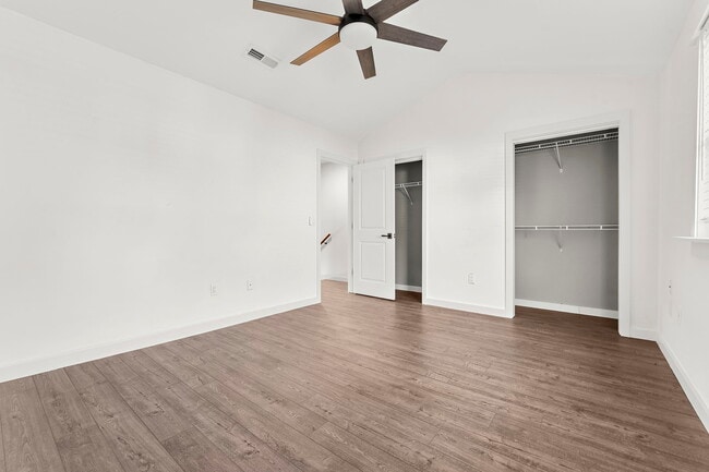 Building Photo - 706 Nora Ln