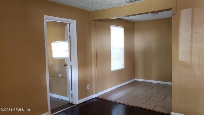 Building Photo - 918 Cornwallis Dr