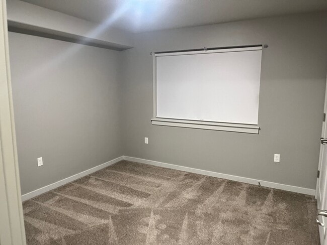 Building Photo - 1700 S Sandhill Rd