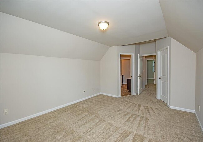 Building Photo - 7490 Silk Tree Pointe