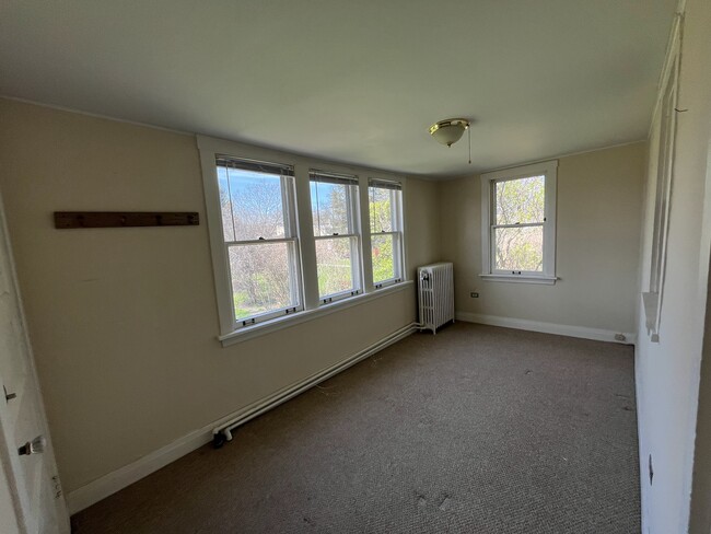 Building Photo - 1127 Lathrop Ave