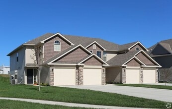 Building Photo - Timber Trails Townhome - One Month Free Rent When You Sign a 15-Month Lease!