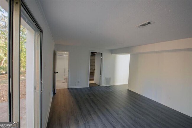 Building Photo - 2879 Tiffany Dr SW