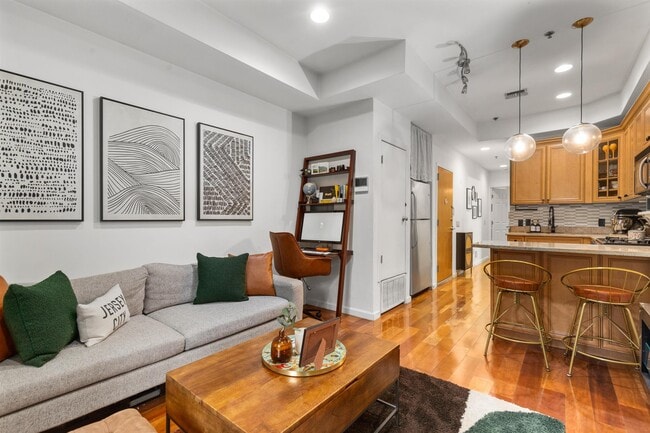 Building Photo - 447 Pavonia Ave