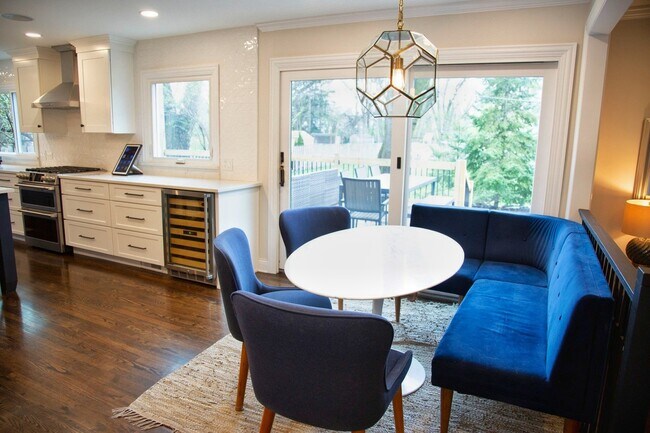 Building Photo - 2S316 Arrowhead Dr