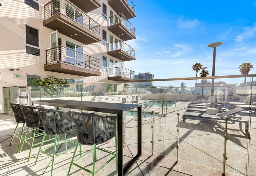 Building Photo - 549 S Harvard Blvd