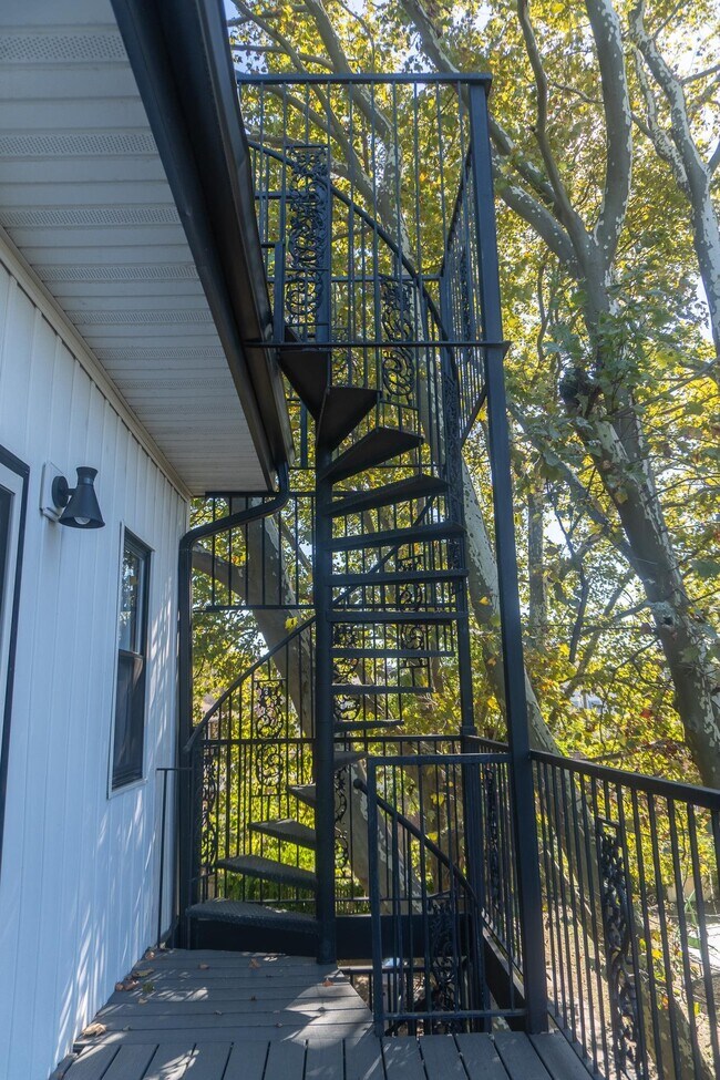 Building Photo - 4 Highview Rd