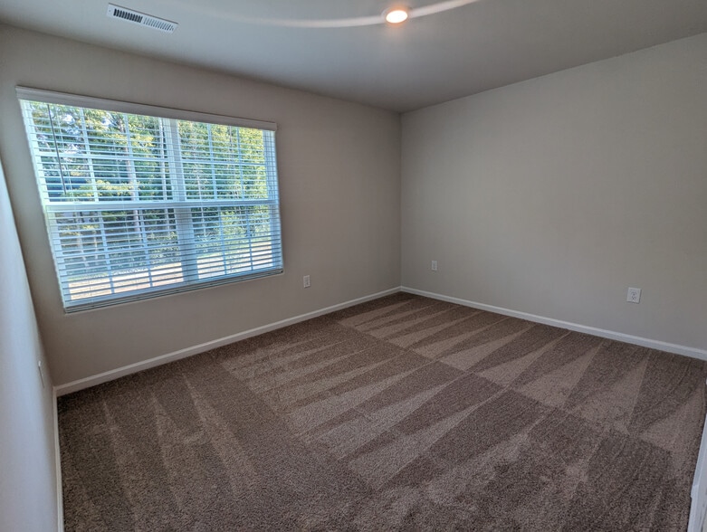 Building Photo - Room in House on Trailblazer St