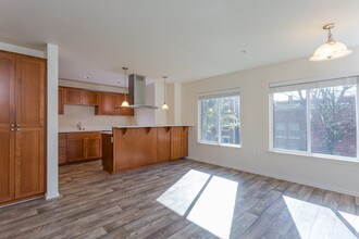 Building Photo - Elliott Bayview Apartments
