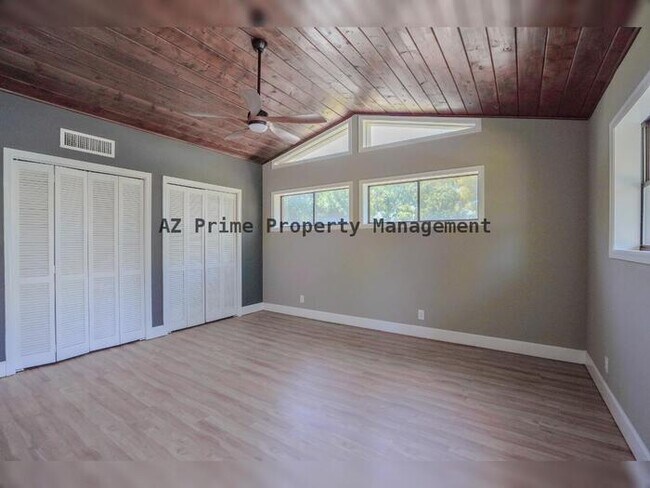 Building Photo - 6521 N 11th Ave