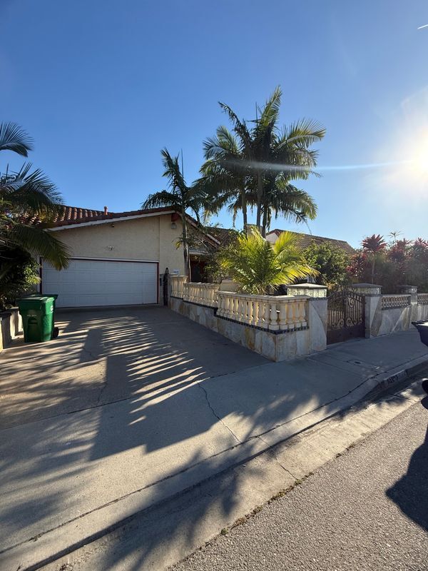 Building Photo - 10302 Parkview Ave