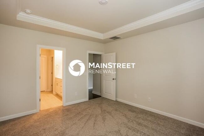 Building Photo - 3 Bedroom Pet-Friendly Home in Charlotte, NC with Main Street Renewal