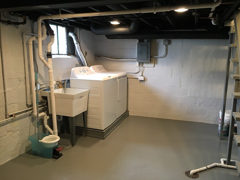 Laundry - 6717 Huron Ave