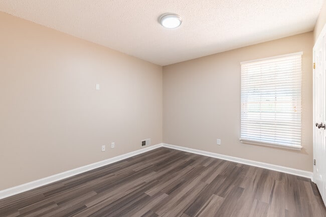 Building Photo - 8501 Buckthorn Dr