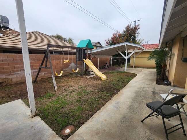 Building Photo - 678 W Henderson Ave