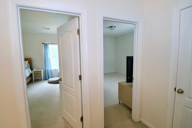 Building Photo - Immaculate 4 bedroom 2.5 Bath home in Sagi...