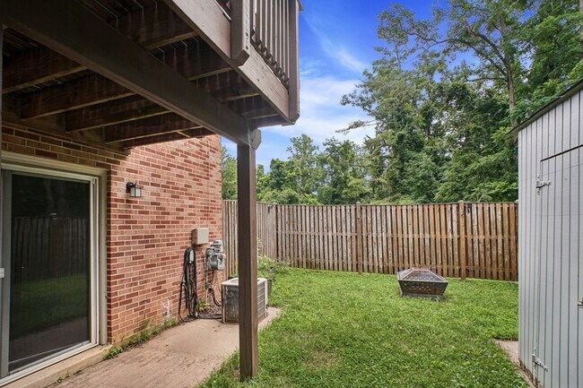 Building Photo - 5128 Cliffhaven Dr