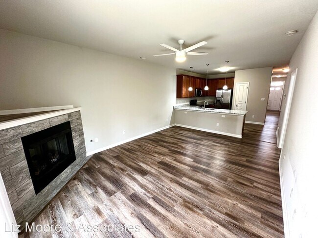 Building Photo - 4 br, 2.5 bath House - 200 Seasons Circle ...