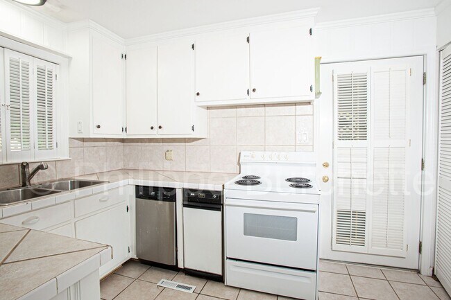 Building Photo - Charming 3-Bedroom Home for Rent in Durham...