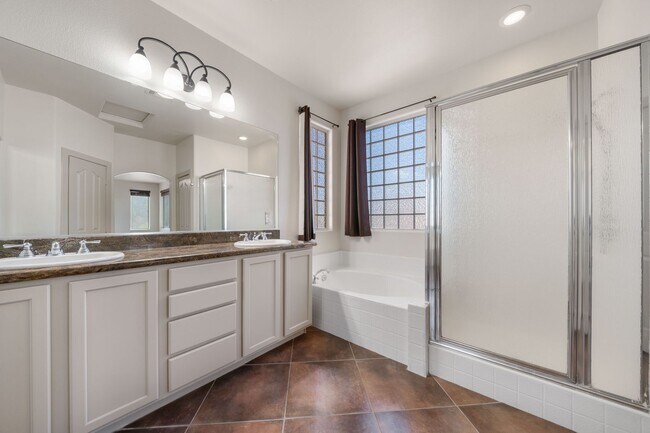 Building Photo - Beautifully Updated 4-Bedroom Home with 3-...