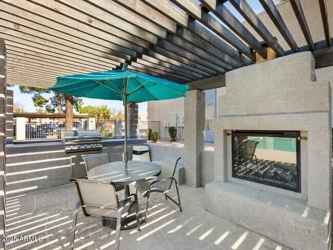 Building Photo - 164 N 74th St