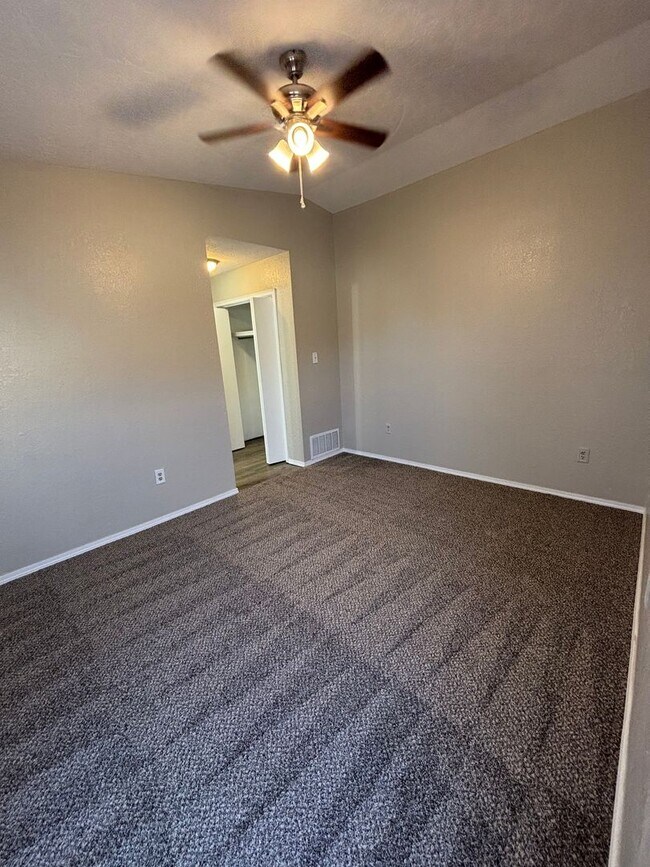 Building Photo - Beautifully remodeled with new paint, floo...