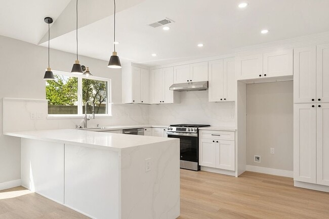 Building Photo - 17314 De Groot Pl