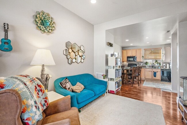 Building Photo - Beautiful Townhouse in Denver's Central Park