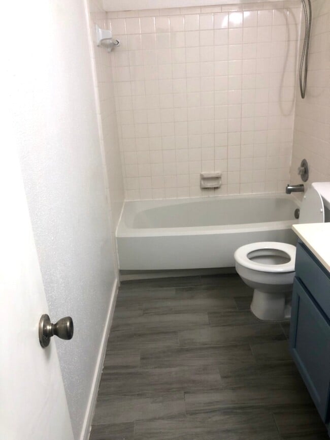 Building Photo - 6456 Kentwick Dr