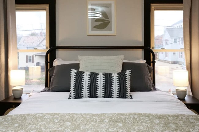 Building Photo - 303 E Washington St