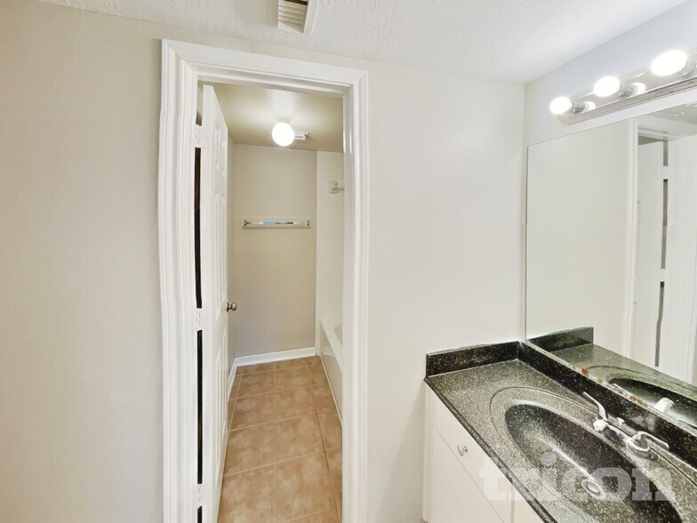 Building Photo - 3135 Lavender Candle Dr