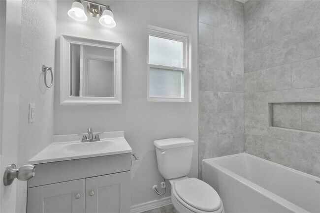 Building Photo - 352 Westchase St