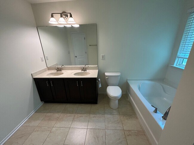 Building Photo - 3 Bedroom | 2.5 Bath Home in Raleigh - Fen...